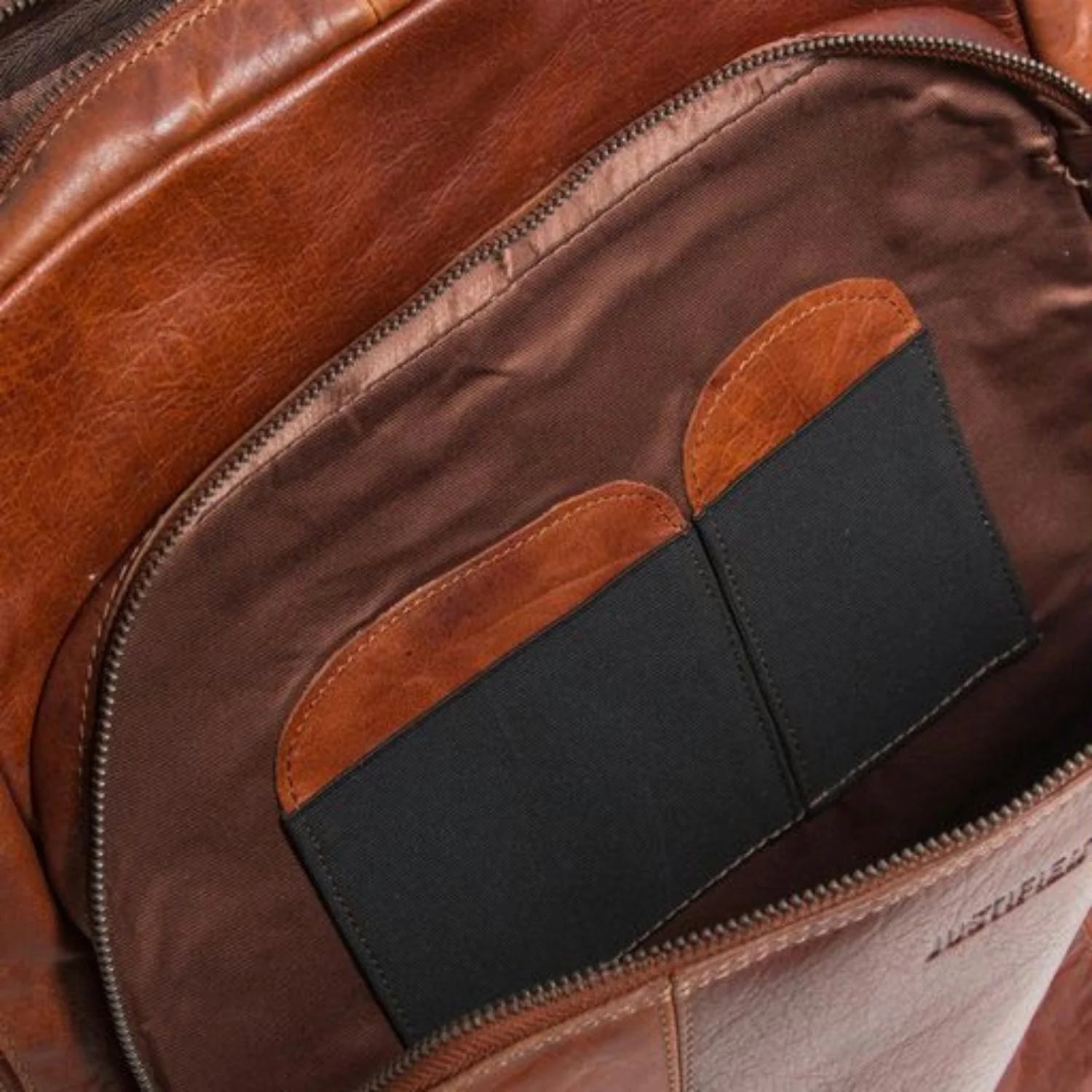 JUSTIFIED LEREN LAPTOP RUGTAS EVEREST COGNAC