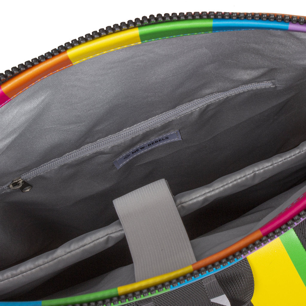 Mart Rainbow Waterproof Rolltop Rugzak 15"